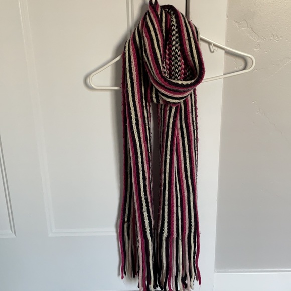 Reversible Chunky Knit Scarf - Picture 4 of 7